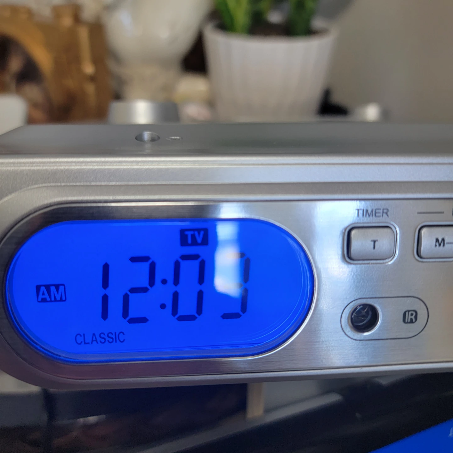 GPX AM/FM Clock Radio screen lcd with Remote - photo 2