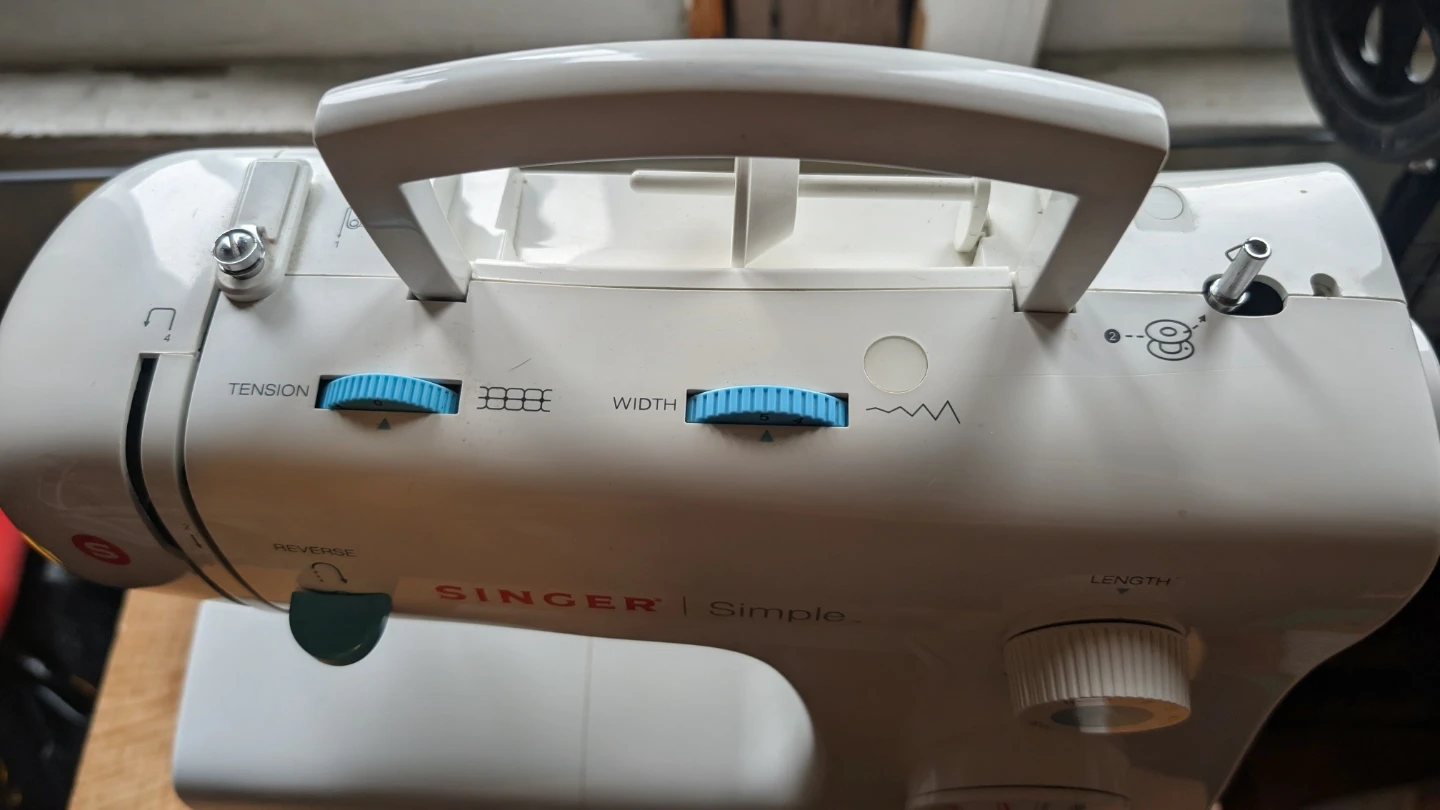 SINGER Simple Sewing Machine - photo 2