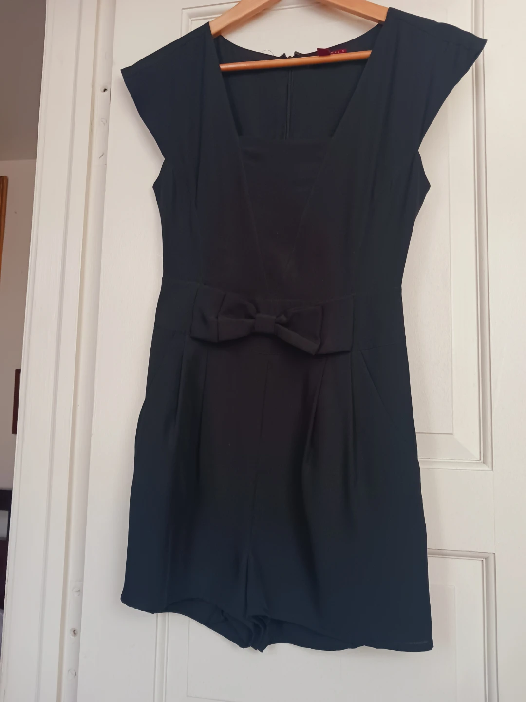 TED BAKER LONDON Black Bow Detail Romper.  Size 0. - photo 2