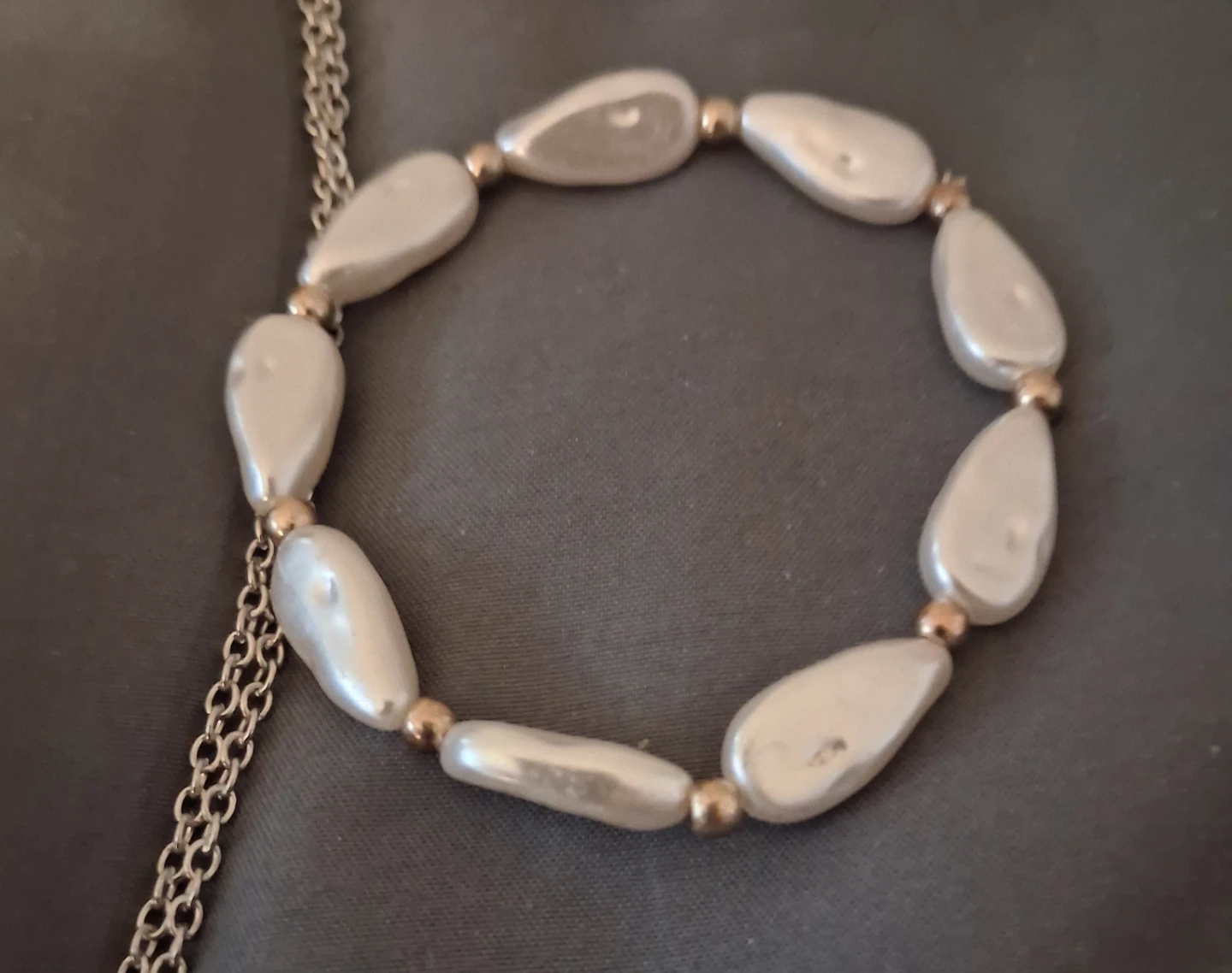 Pearls and Silver Tone Pendant Necklace - photo 3