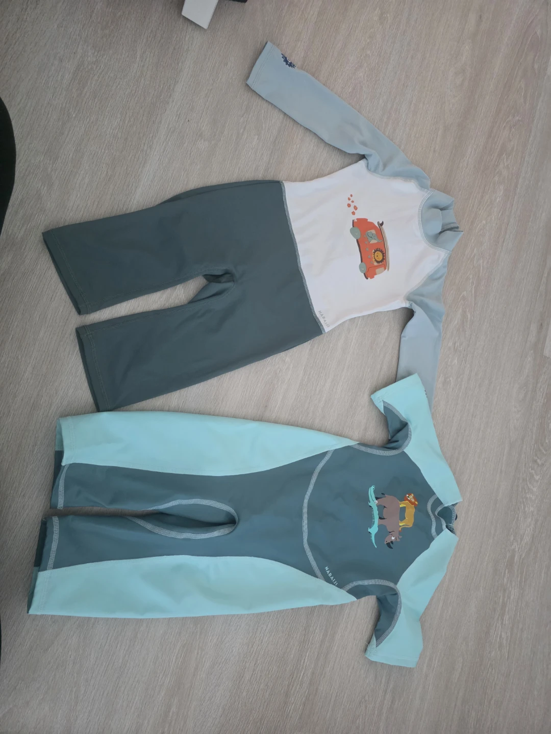 Two Kids Swimsuits- rashguard  Size 3-4 Years - photo 2