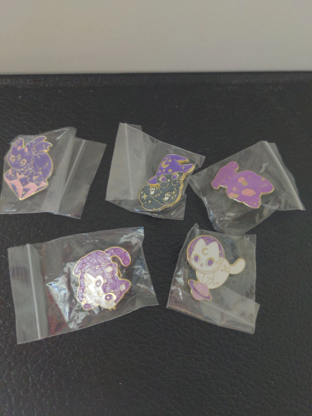 Enamel Pins Lot - Purple & Gold Characters⚽