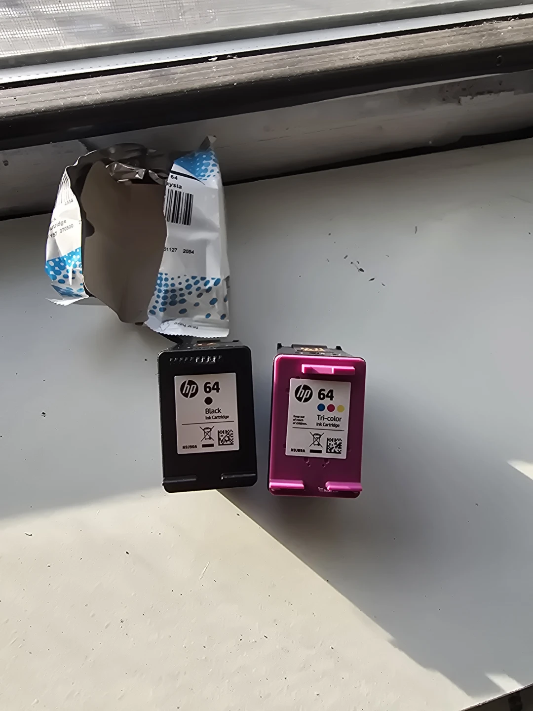 HP 64 Black and Tri-color Ink Cartridges - photo 2