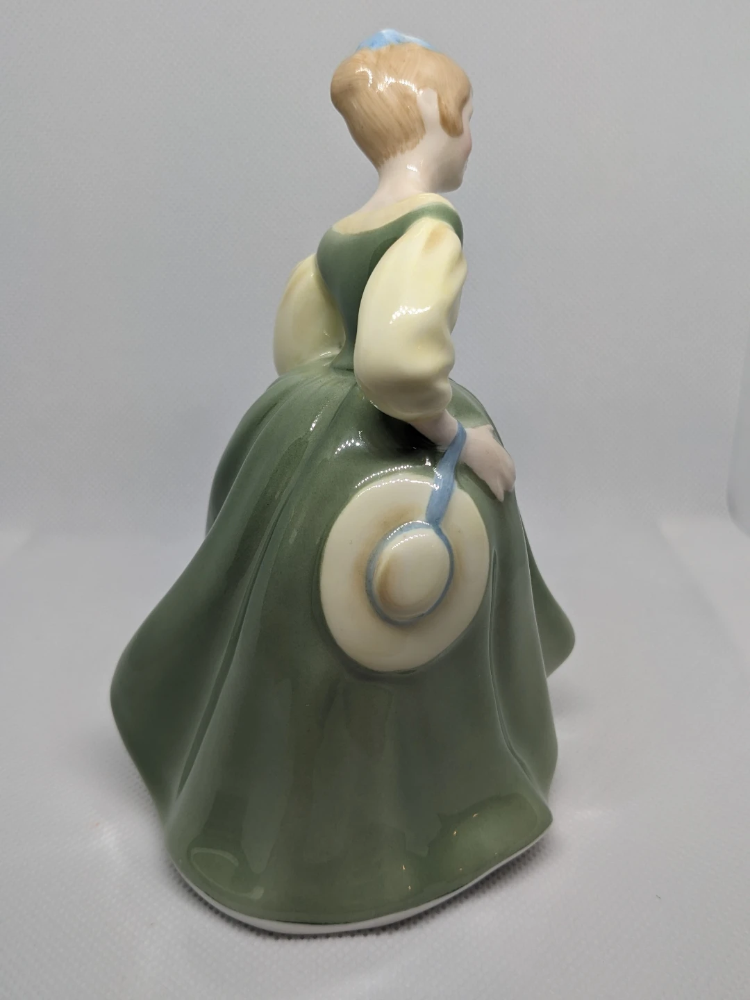 Royal Doulton "Fair Lady" Vintage Figure - photo 5