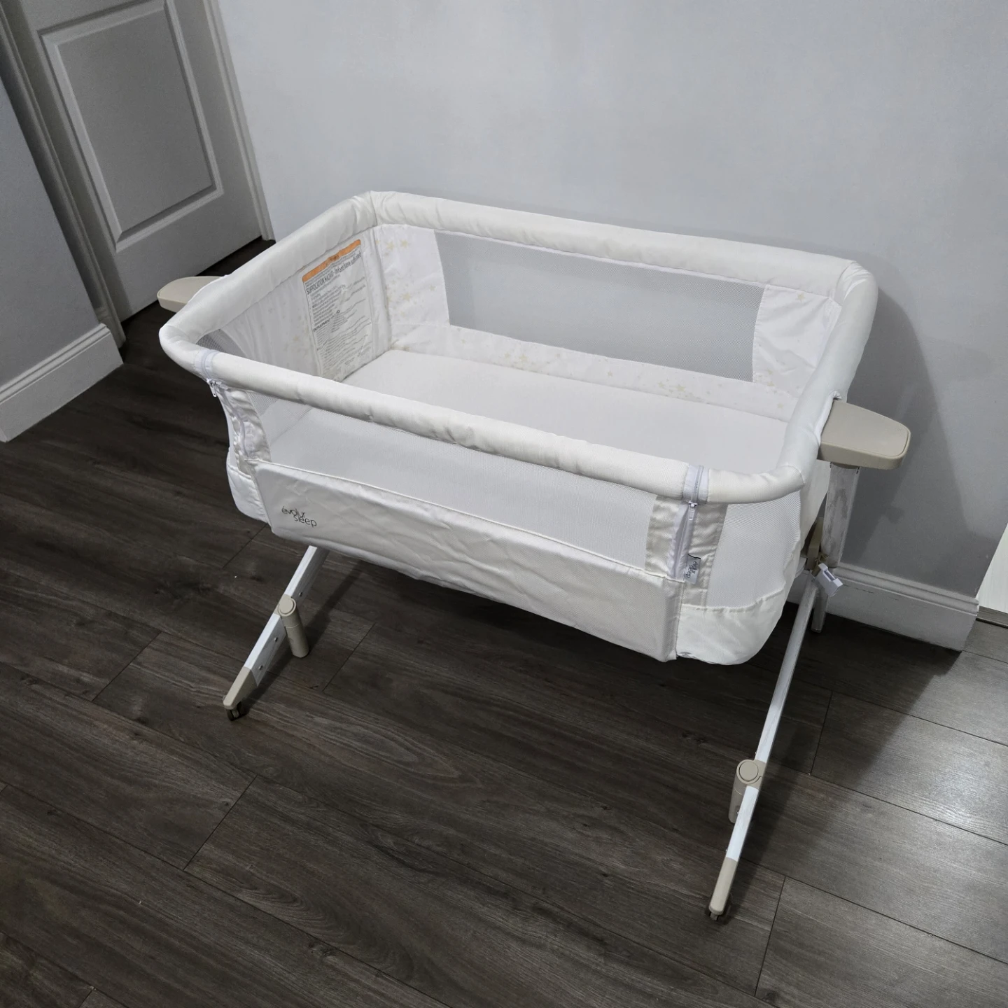 Evolur Bassinet Bedside Sleeper