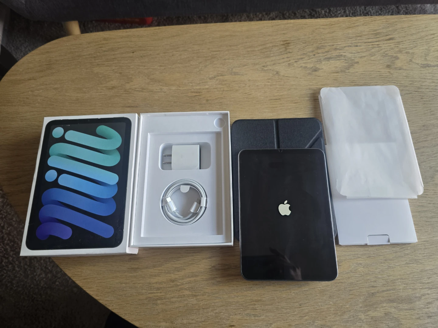 Ipad mini A17 pro wifi 128GB with case