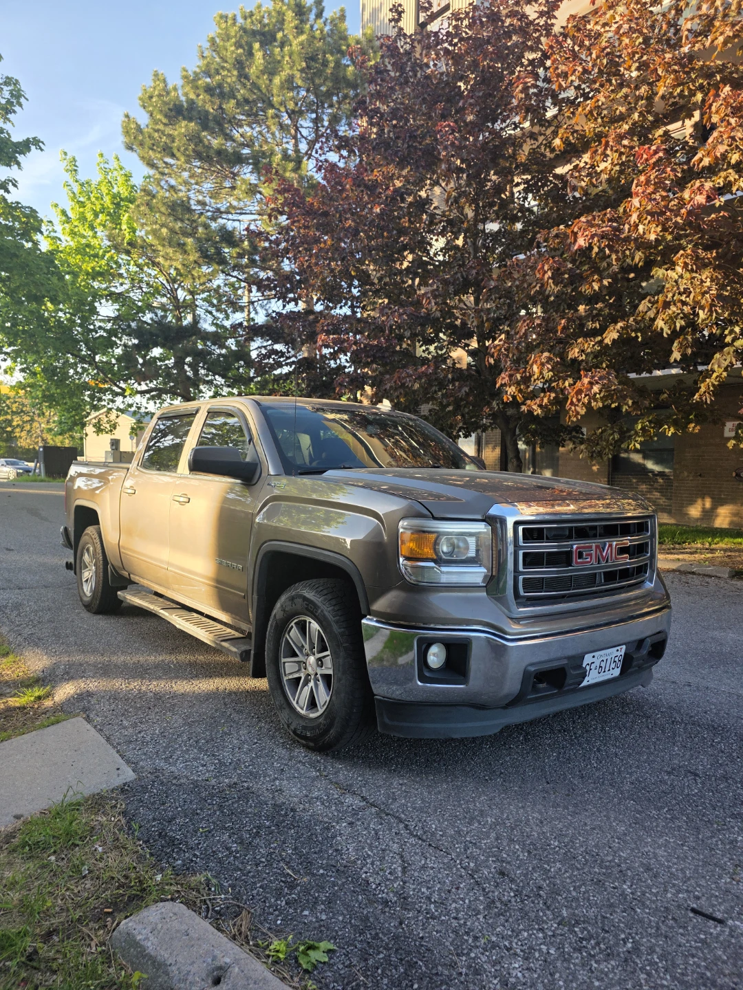 2015 GMC Sierra SLE Pickup Truck