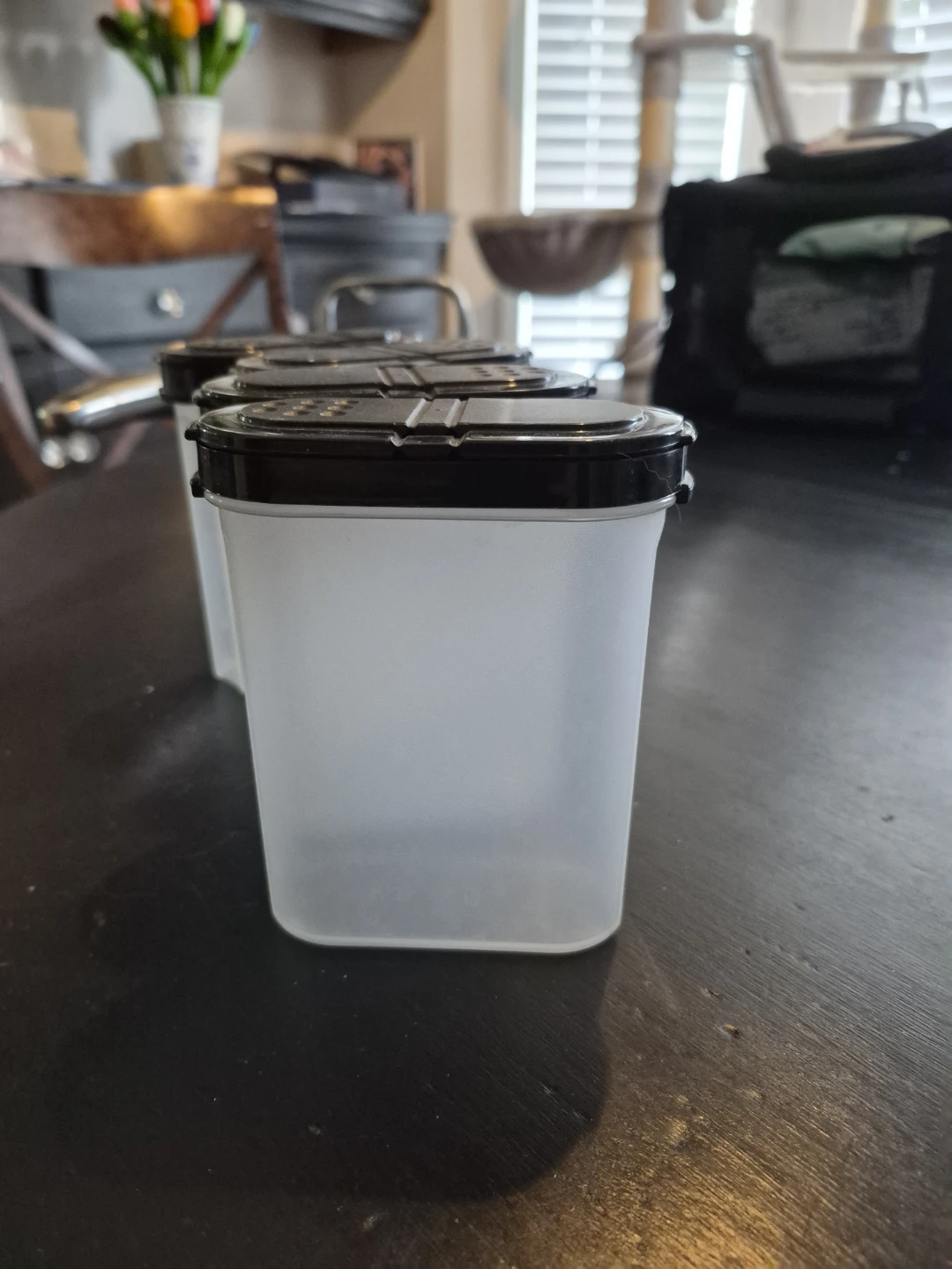 Set of 4 clear plastic spice shakers - photo 2