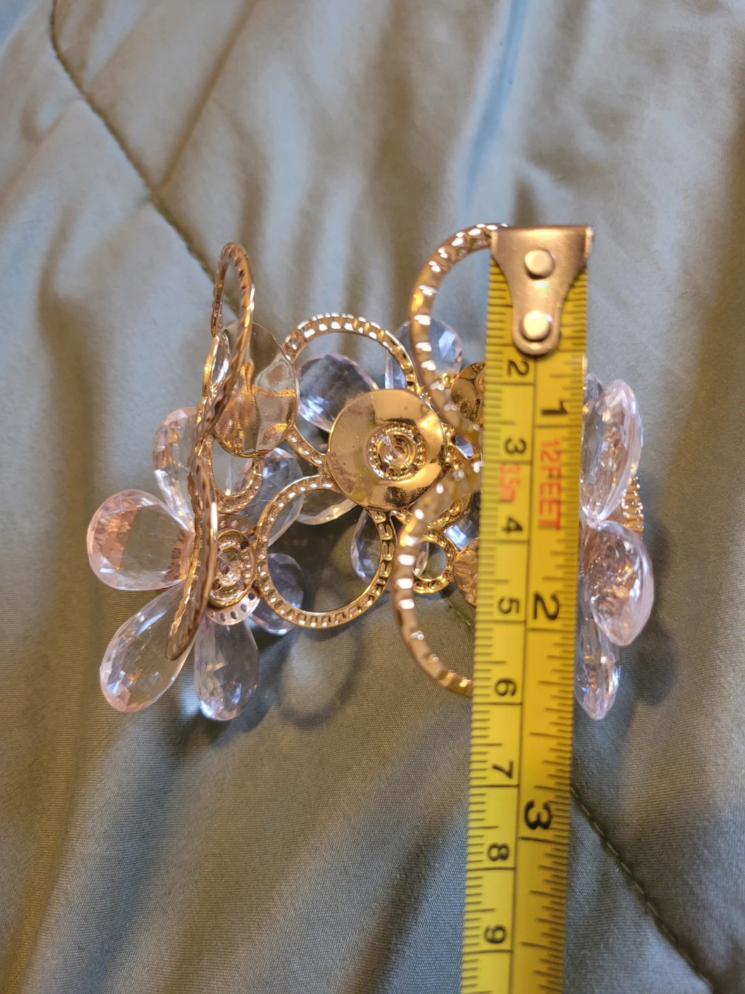 Gold tone flower bracelet and earrings set - photo 3