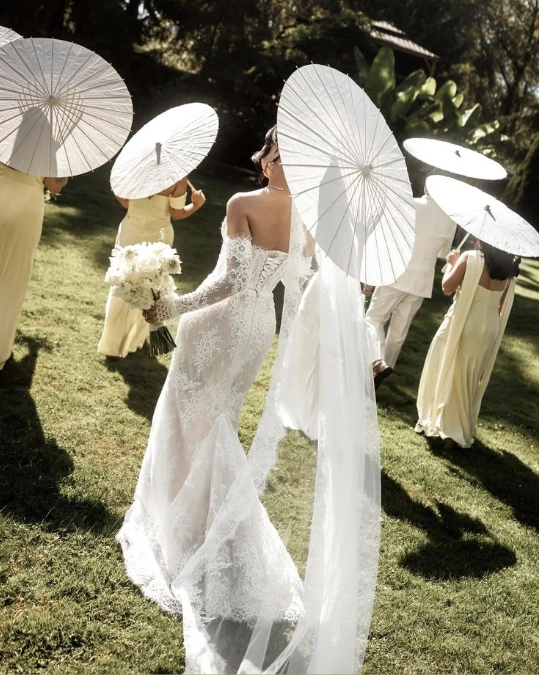 Set of 6 White Paper Umbrellas (+ 2 small ones) - photo 2