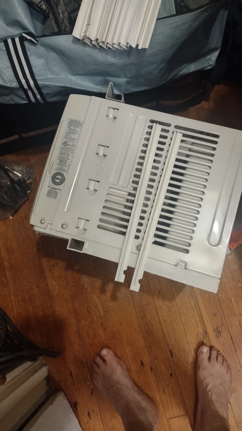 Electrolux Window Air Conditioner FRA084X17 - photo 2