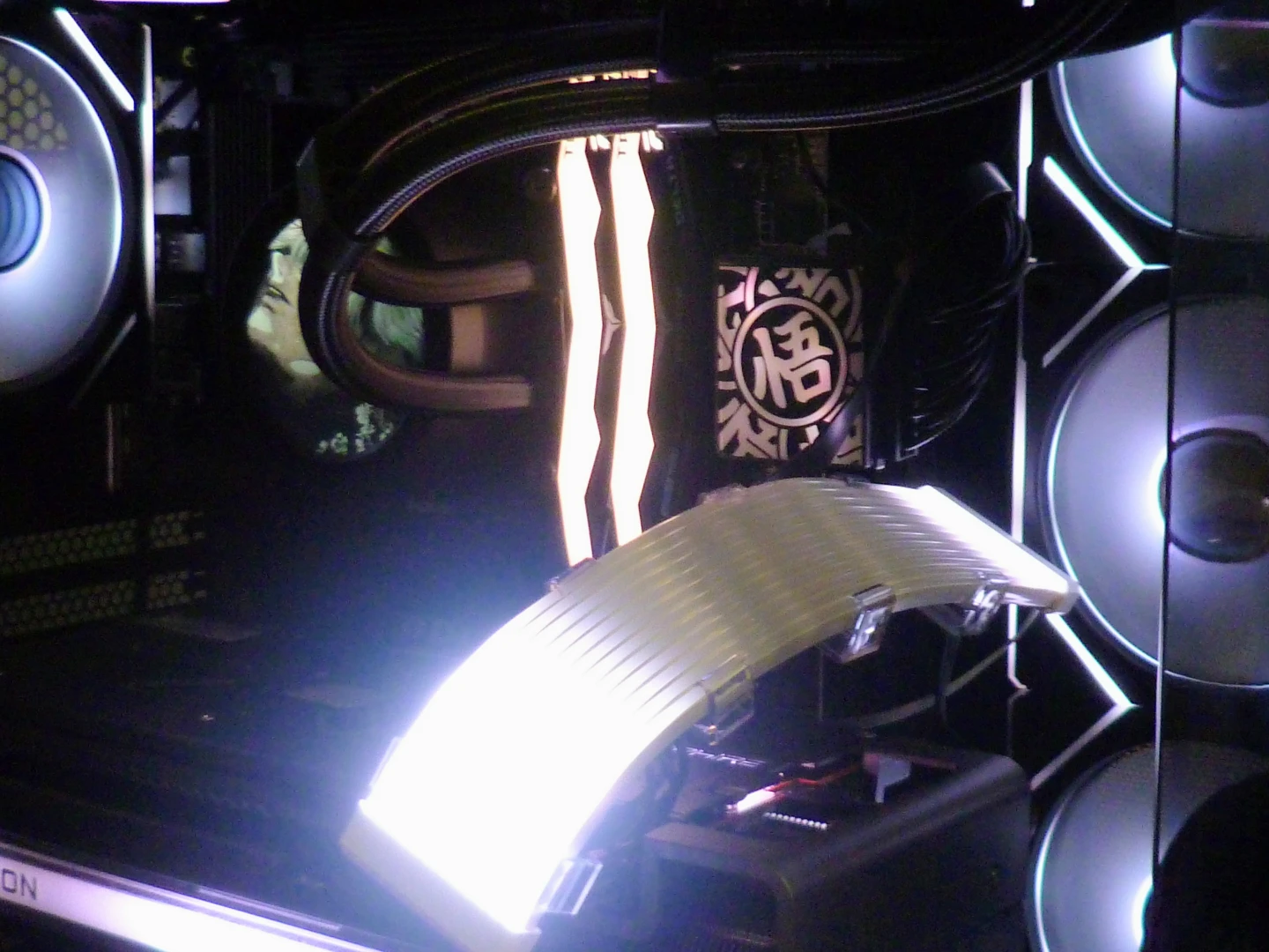 Rx 7900XTX ryzen 9 9900X 4tb nvme 32gb ddr5 gaming pc - photo 3