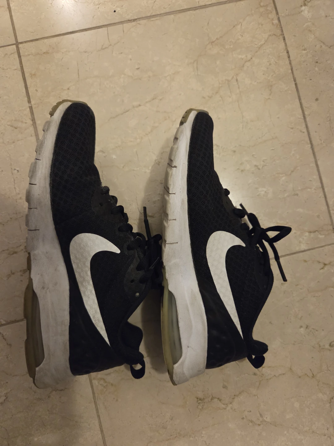 Nike Air Women's Running Shoes (size 7) - photo 2