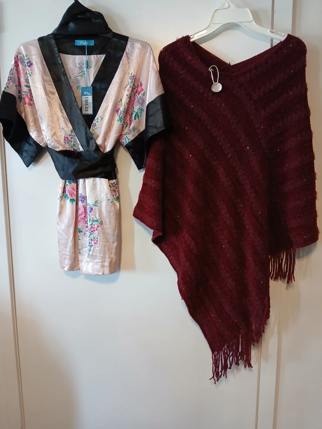 Kimono robe with floral print & One Size Poncho. $8 EACH. - photo 2