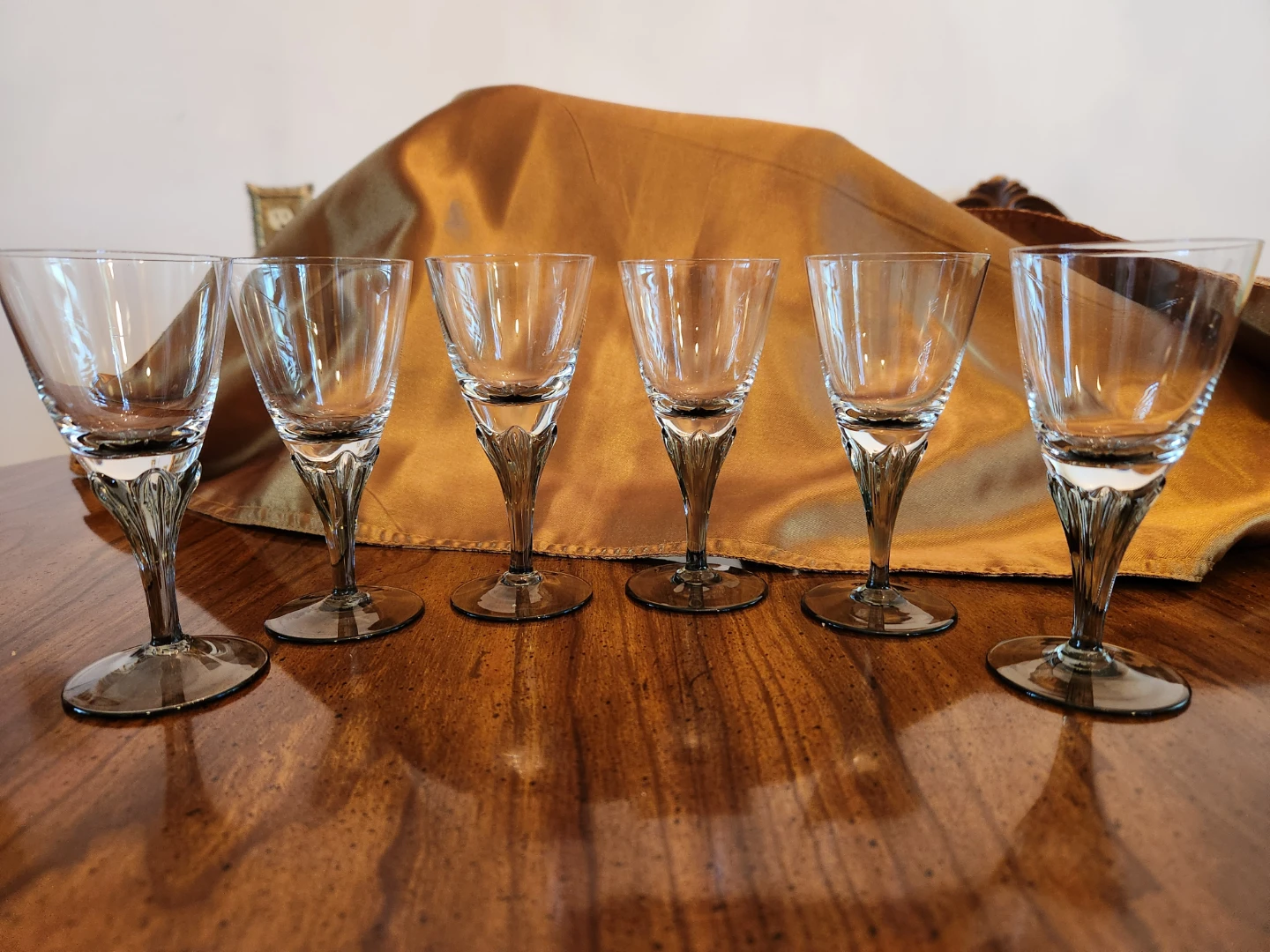Set of 6 Clear Wine Glasses with Decorative Stems - photo 2