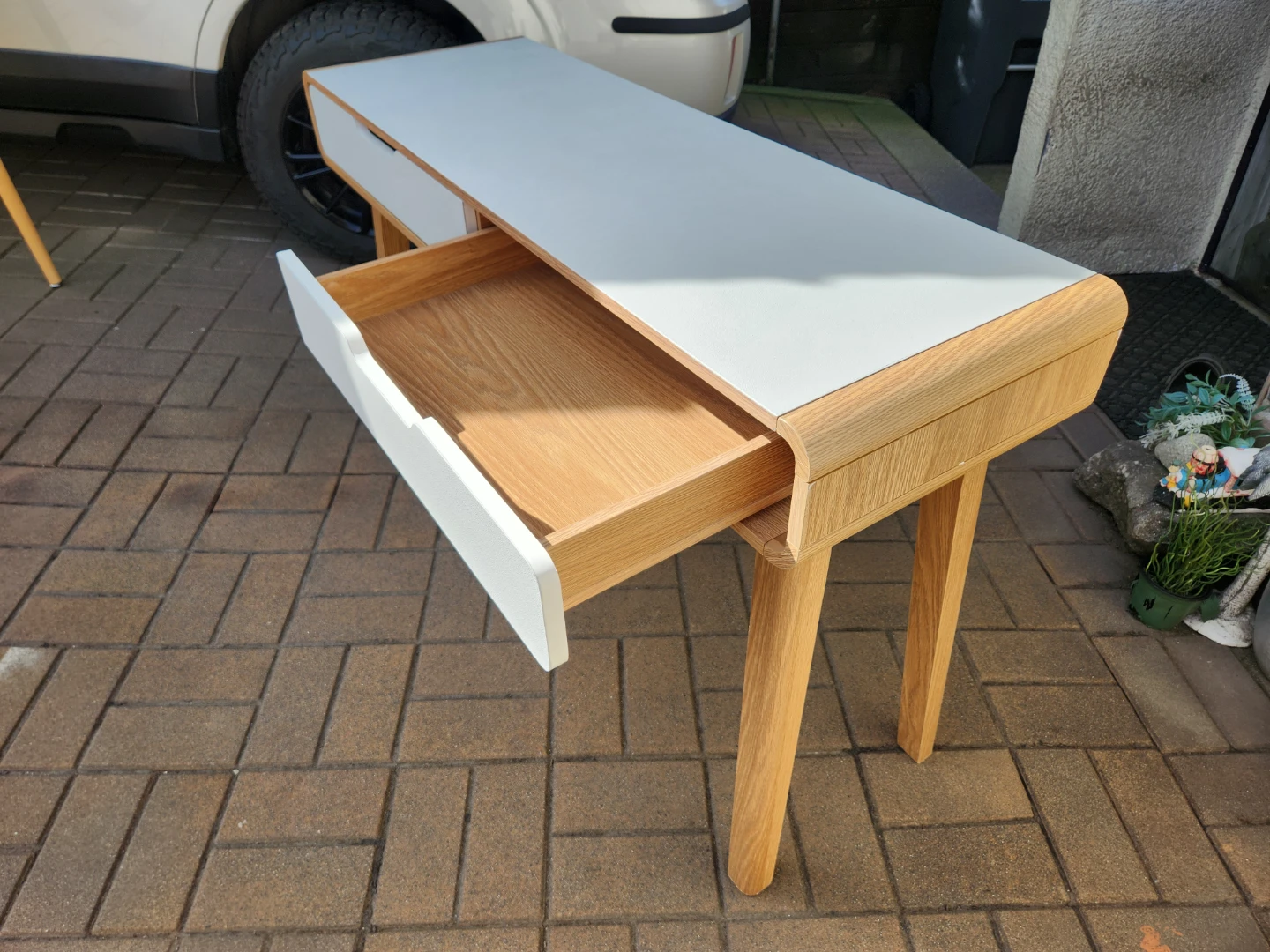 Console table - photo 2