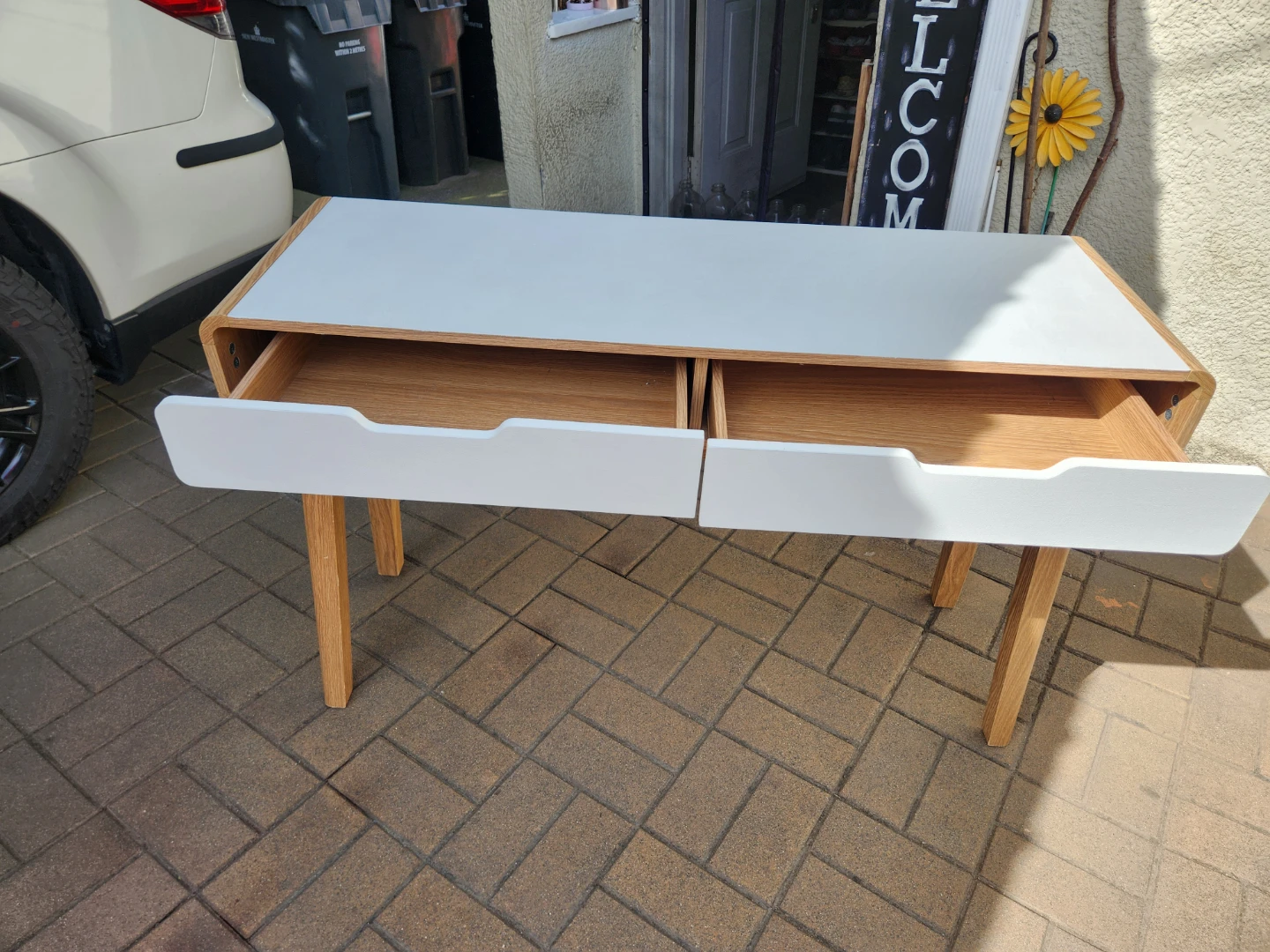 Console table - photo 3