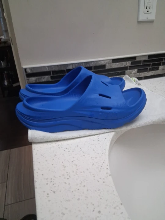 HOKA Ora Recovery  Slides 3.  SIZE  11