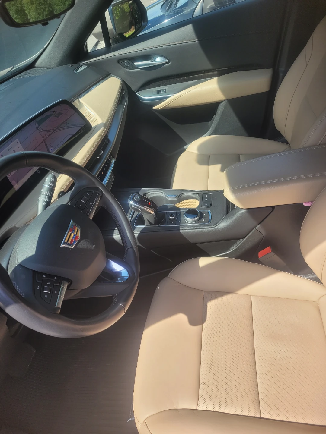 2024 Cadillac XT4 Premium Luxury – Loaded: 33" Screen, Comfort - photo 5