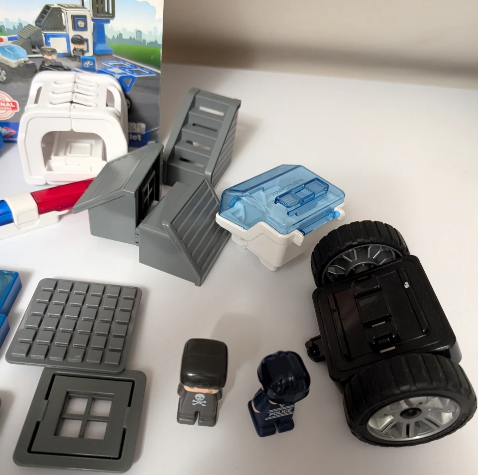 MAGFORMERS Amazing Police Set Pieces - photo 3