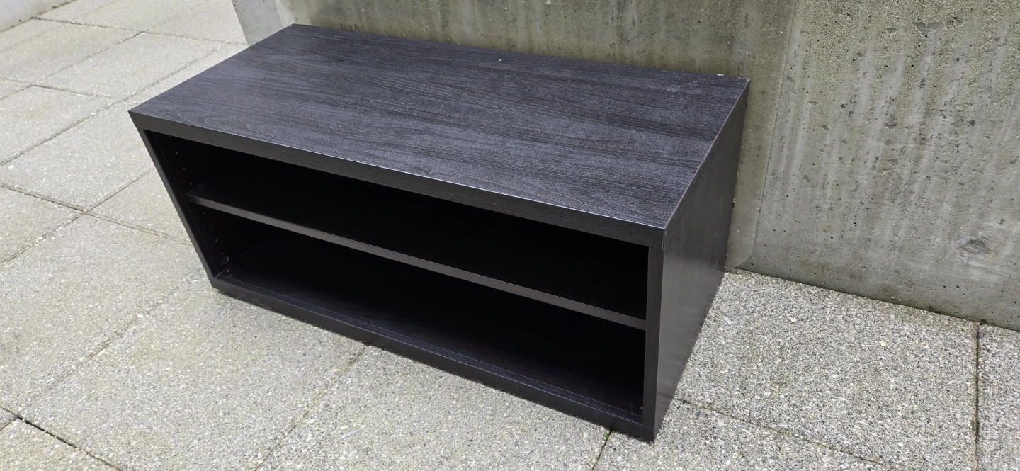 Free - small TV stand - photo 2