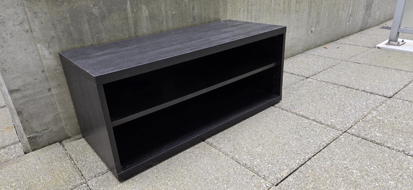 Free - small TV stand - photo 3