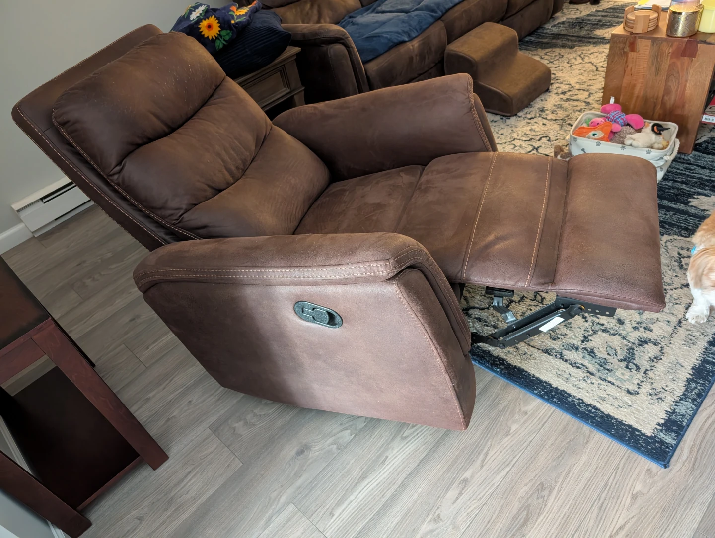 Manual Recliner.