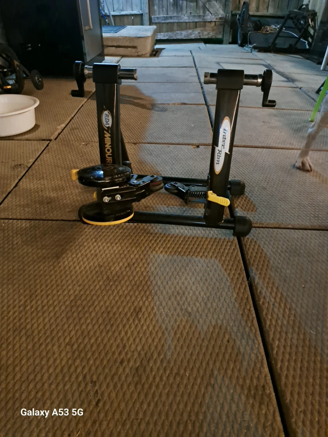 MINOURA RDA 2429-R Indoor Bike Trainer