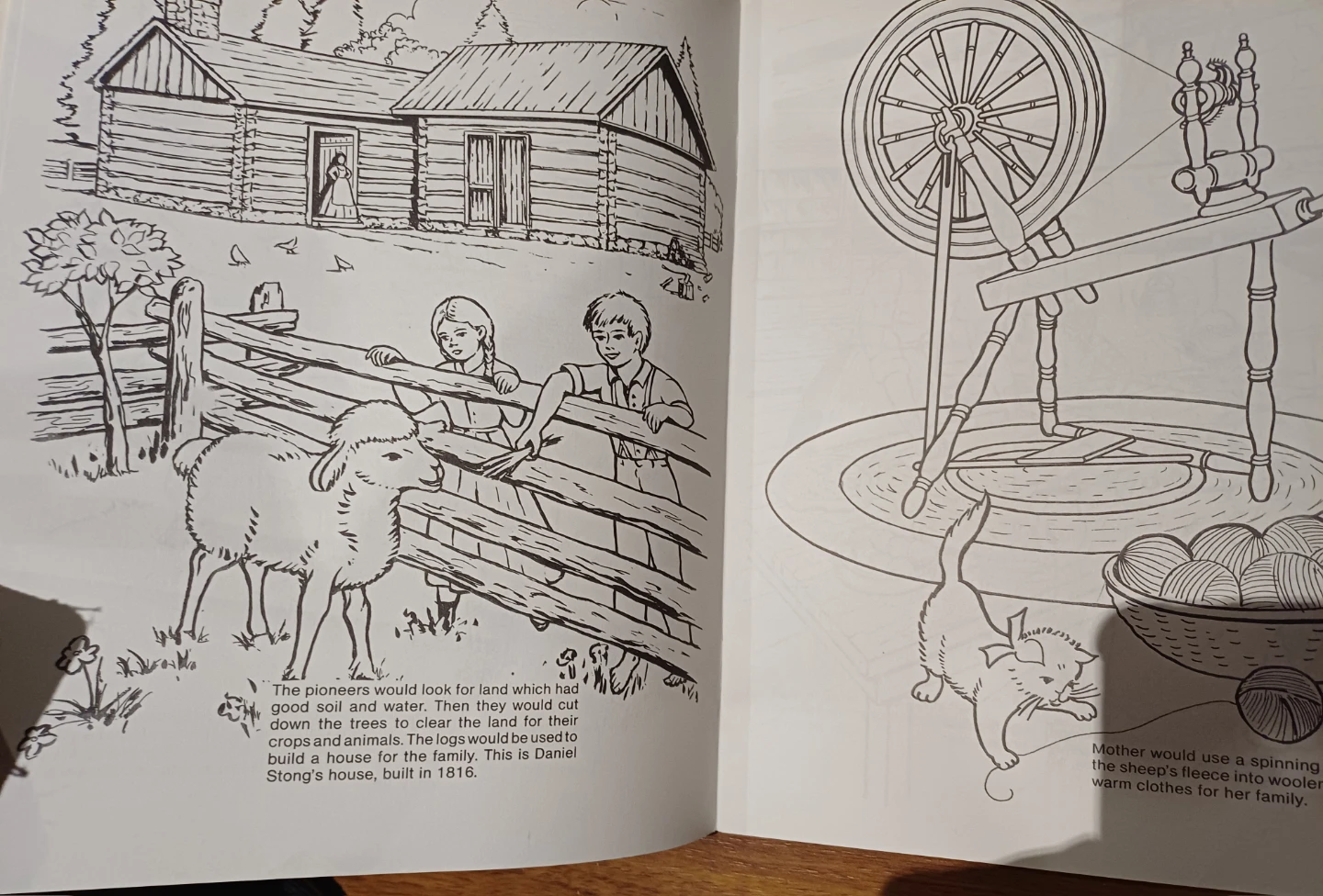 ⚽  FREE: Black Creek Pioneer Village Colouring Book - photo 4