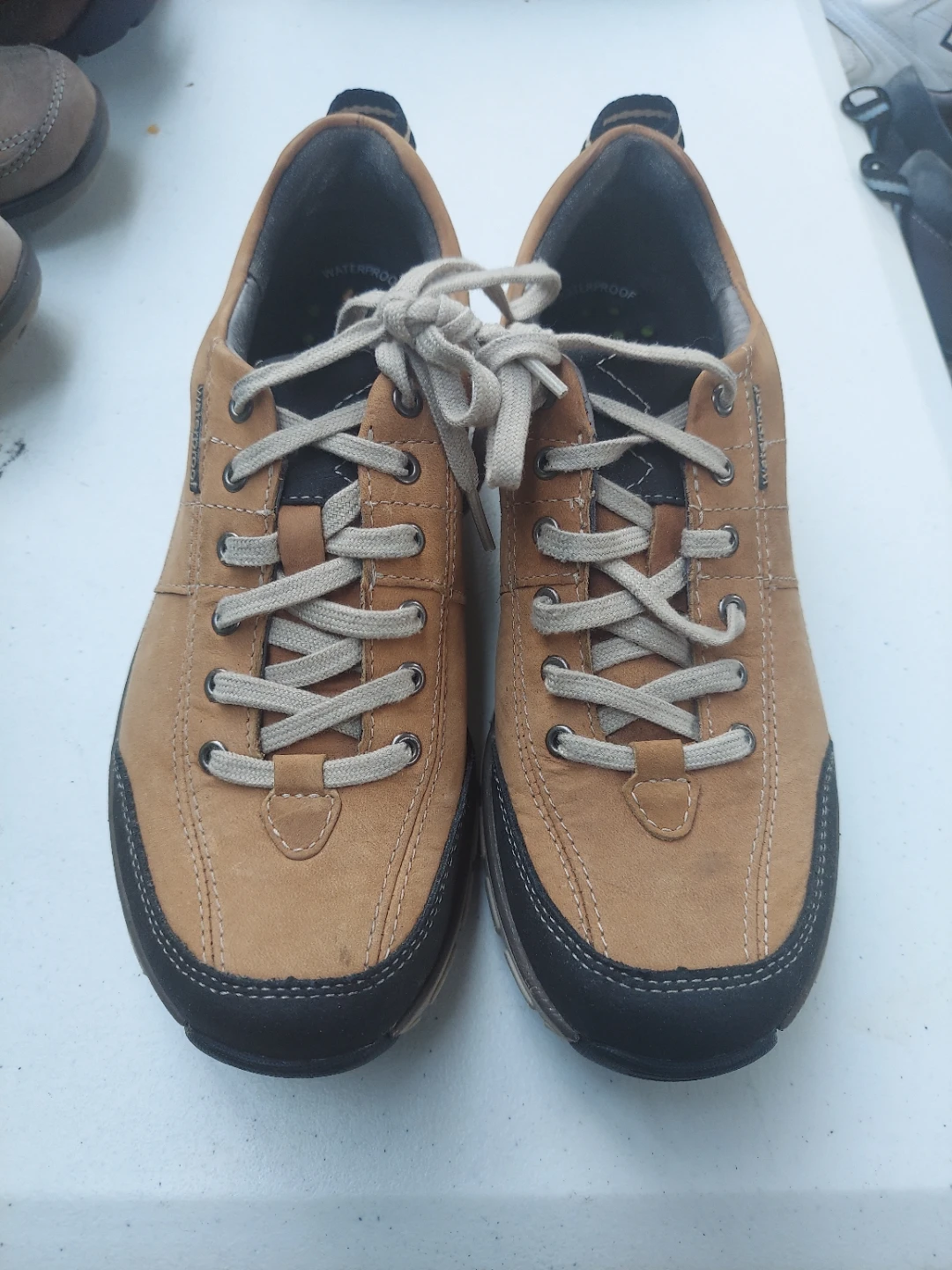Clarks Wave Walk Waterproof Leather Shoes Size 8.5M