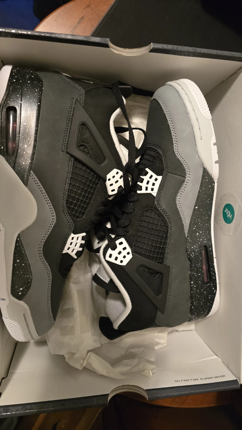 Air Jordan 4 Retro Sneakers - photo 4