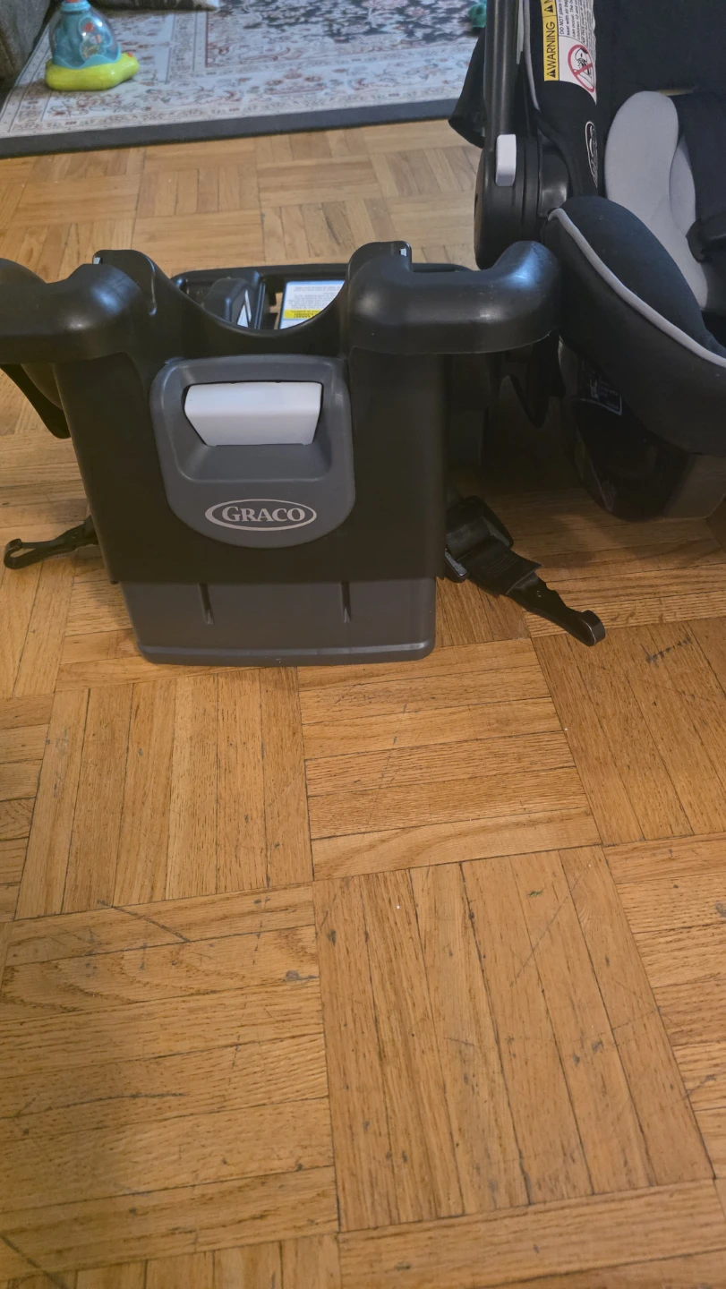 Graco SnugRide 35 Lite LX Infant Car Seat with Base - photo 2