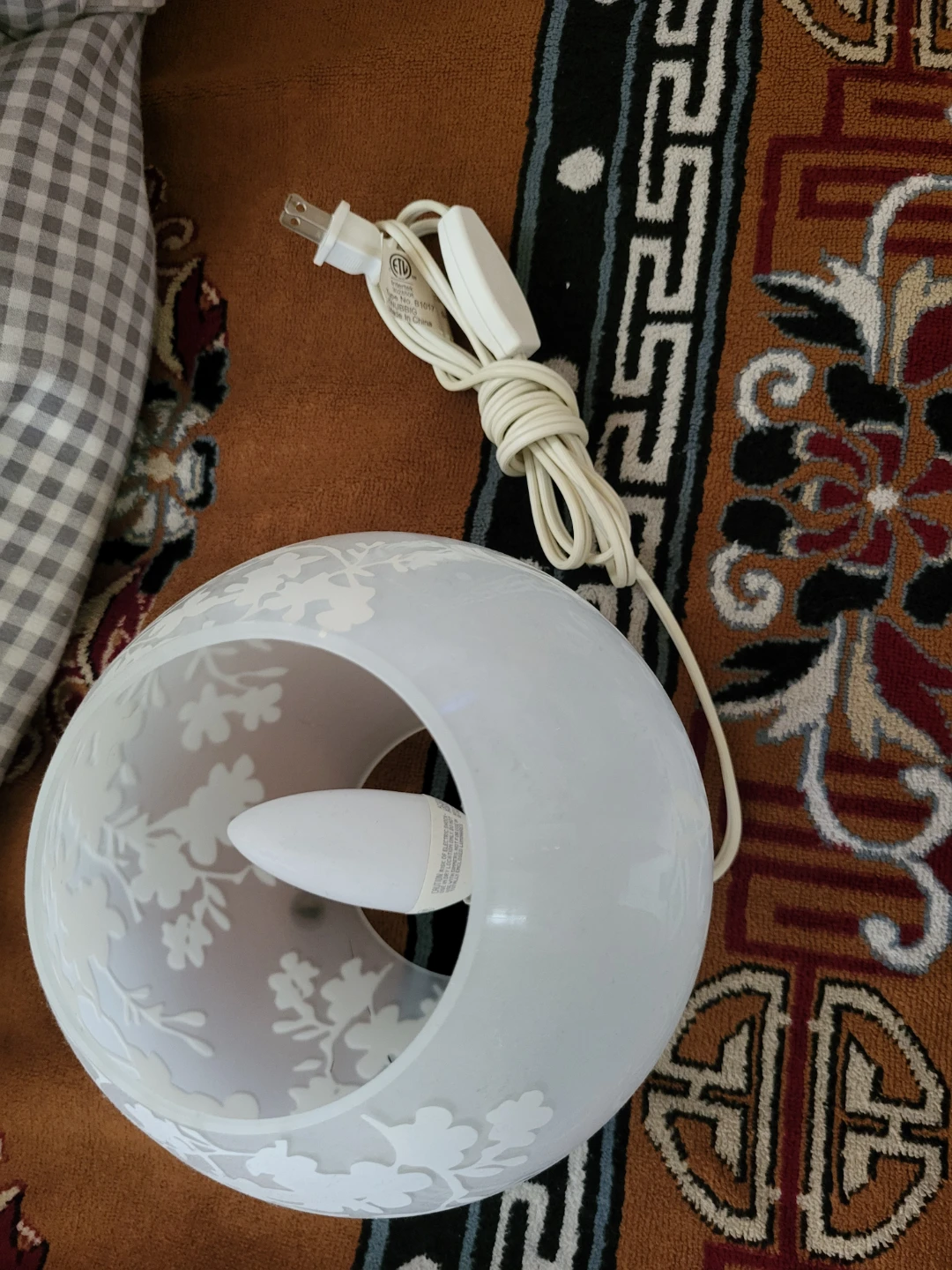 ⚽️ White Frosted Glass Table Lamp with Floral Design