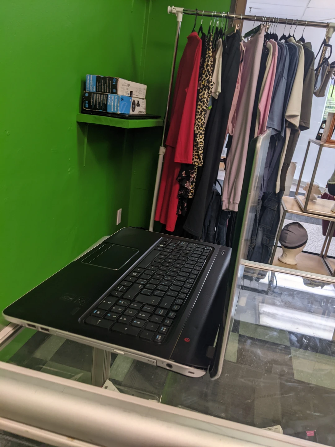 HP Laptop - photo 2
