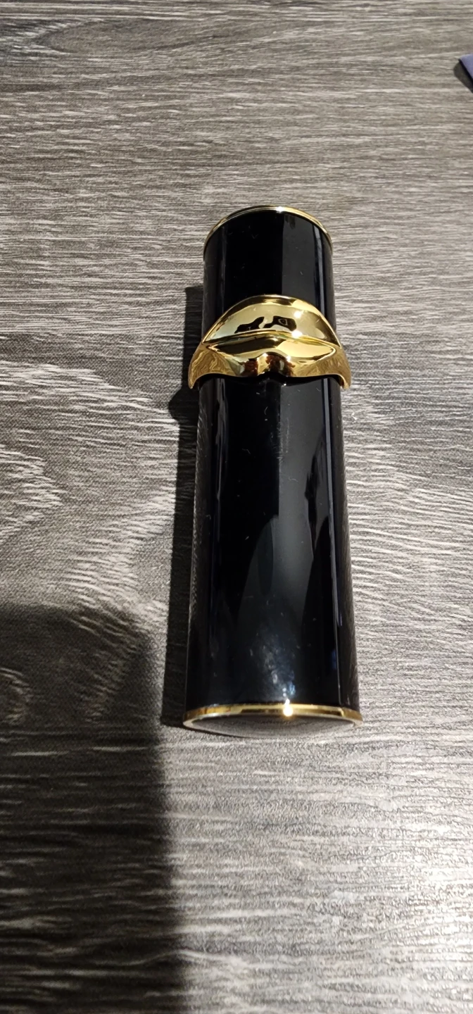 Black and Gold Lipstick ⚽