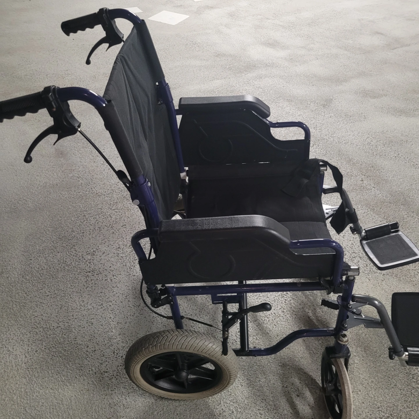 LIVING basics Foldable Lightweight Wheelchair - photo 2