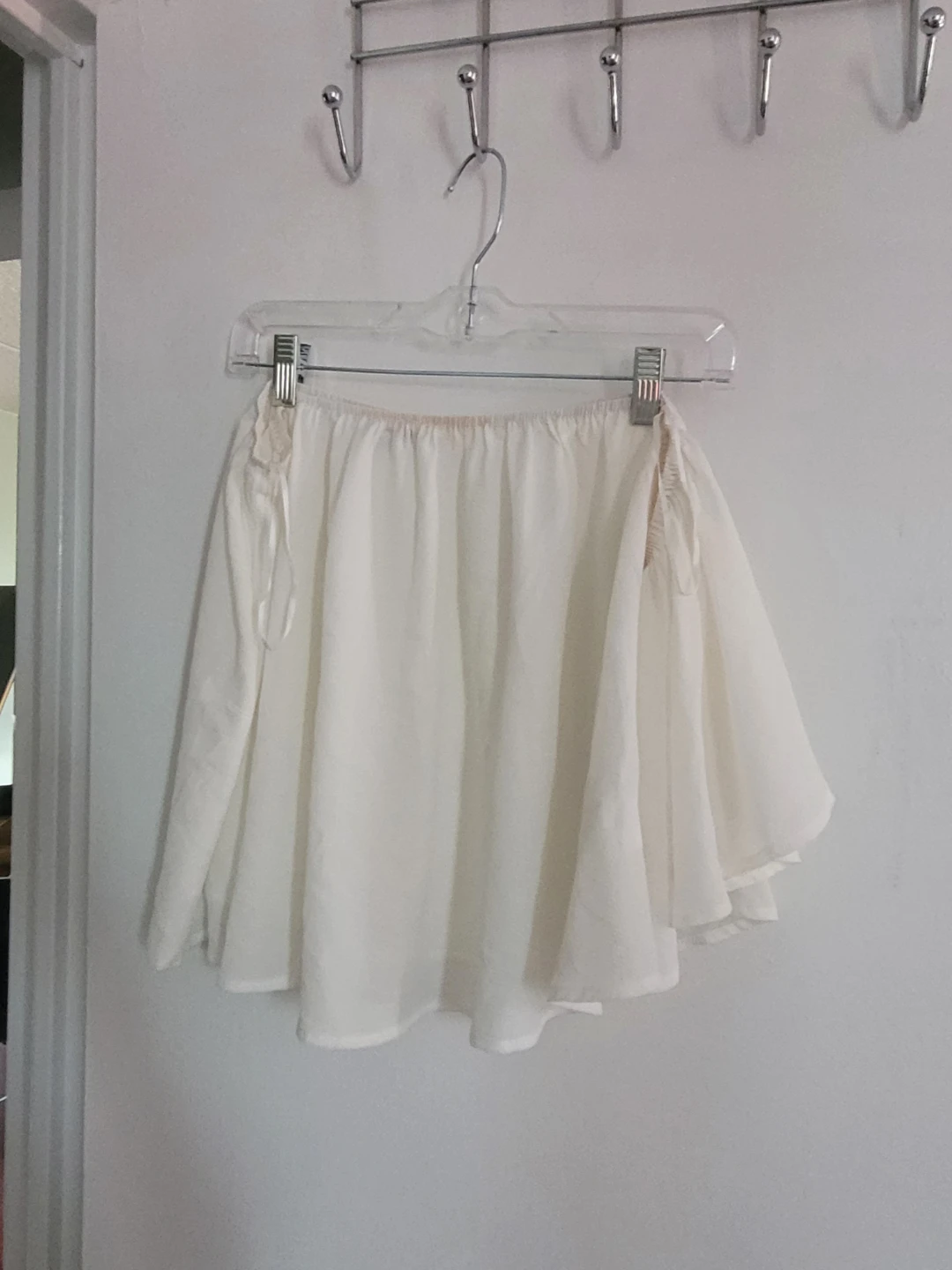 White Flowy white top - open shoulders with sleeves - photo 2