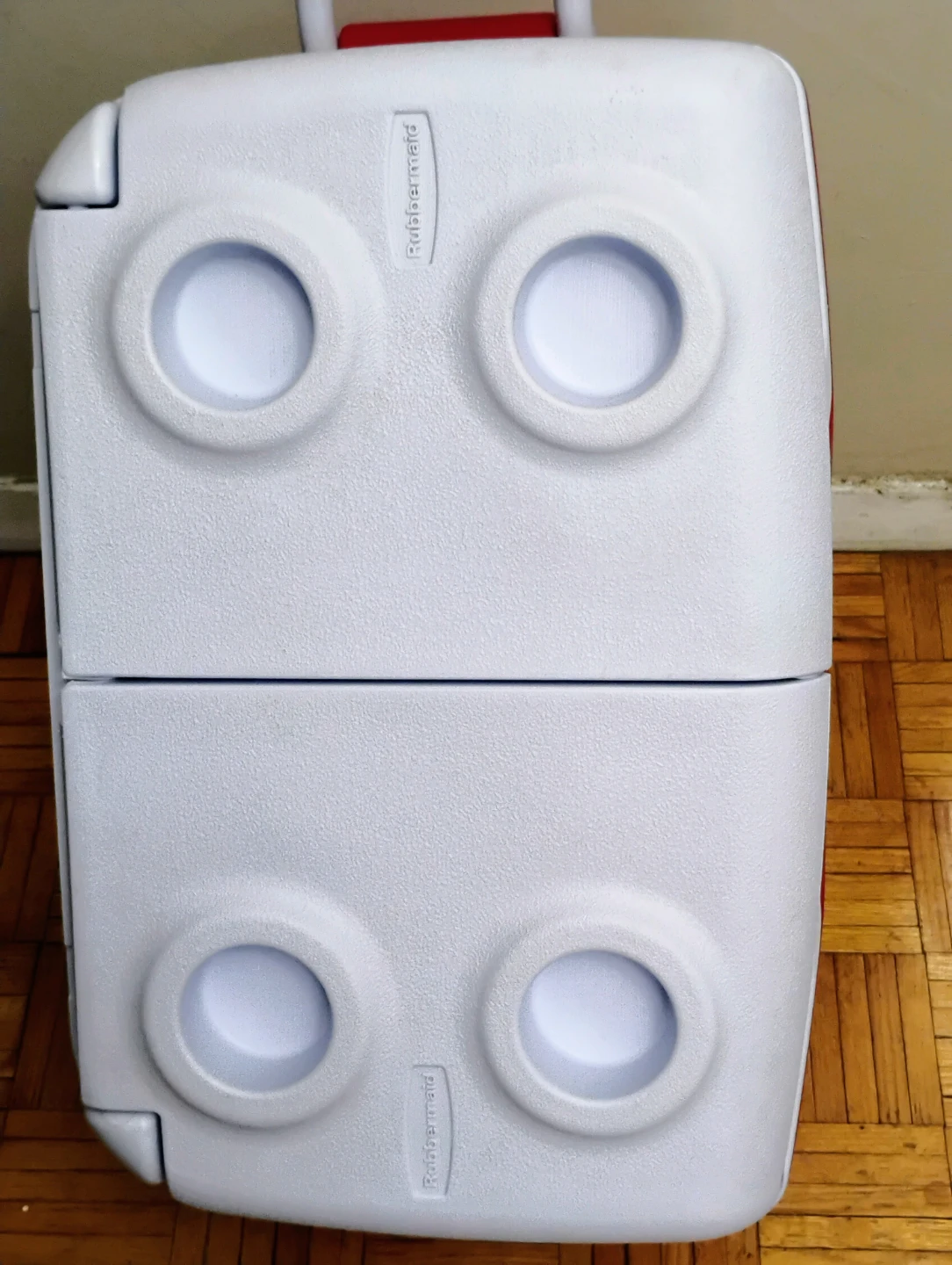 Rubbermaid 59 Qrt Cooler with 4 Cup Holders - photo 5