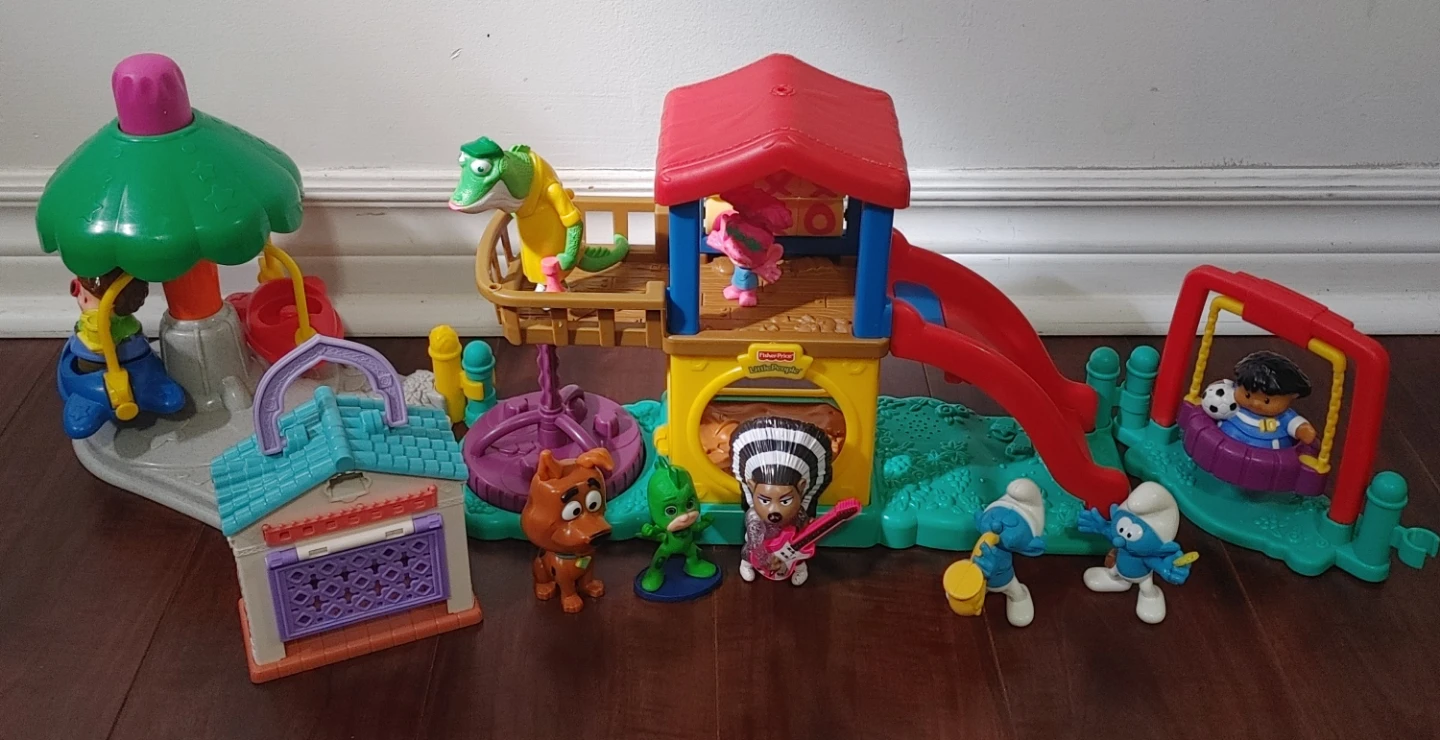 Fisher-Price Little People Playset & Play Food Kitchen Set
