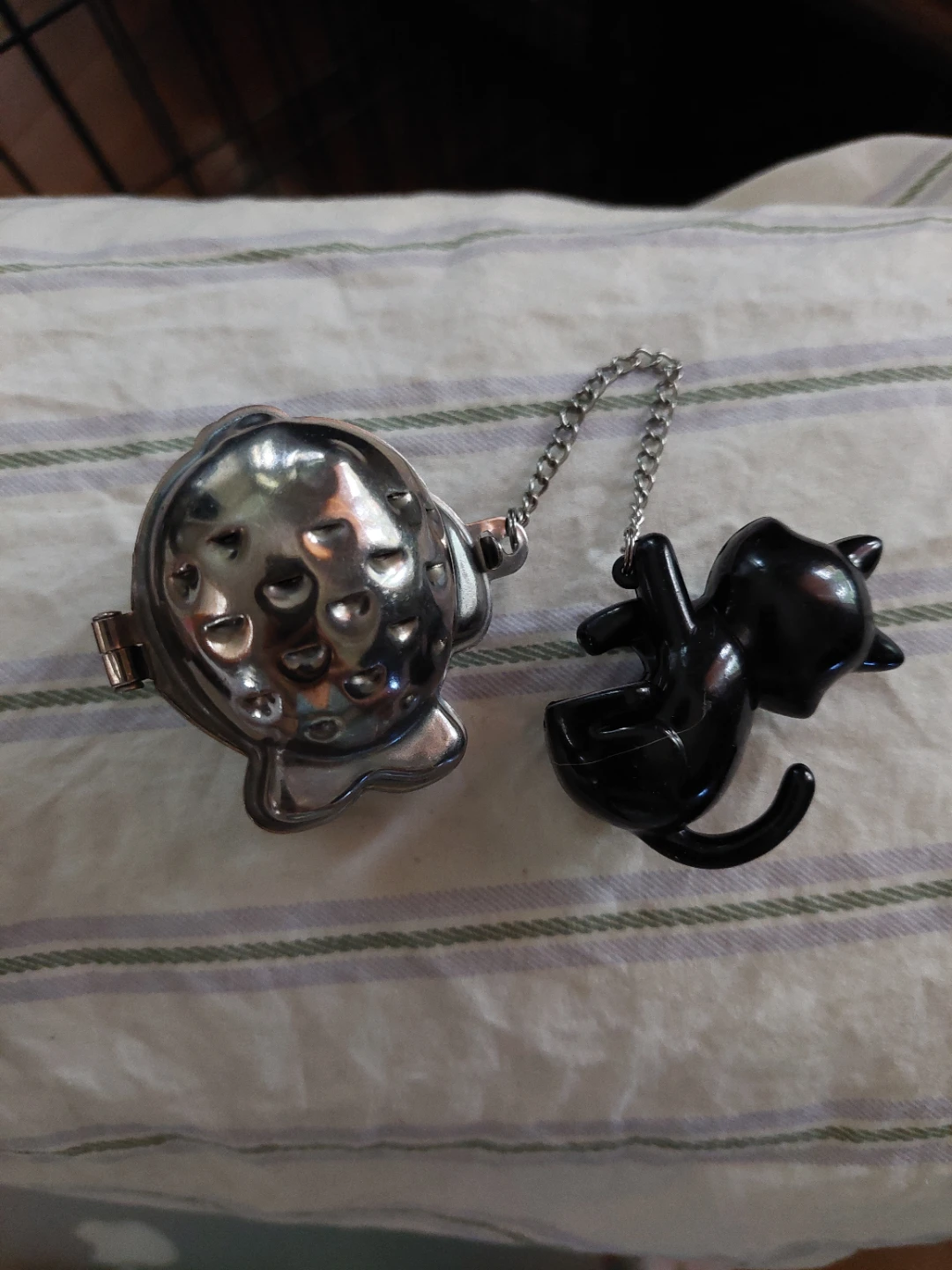 ⚽️ Super cute Tea Infuser - Cat Holder w a dangling Fish infuser - photo 2