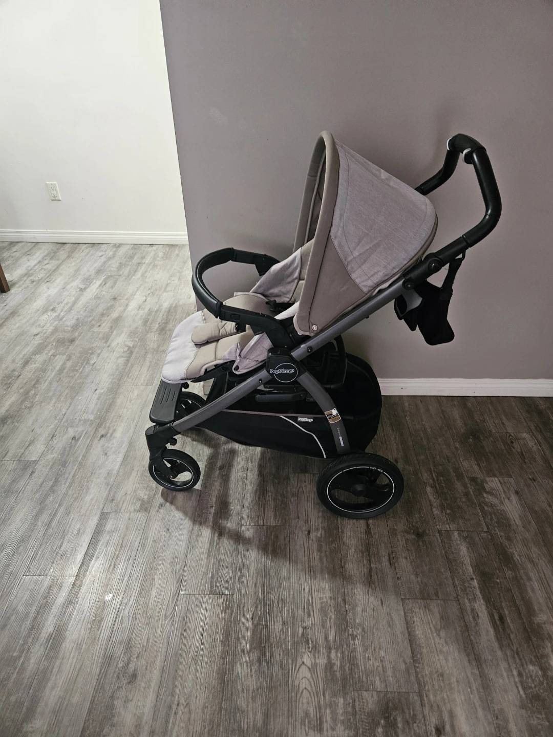 Peg Perego stroller with rain cover and snack tray - photo 3