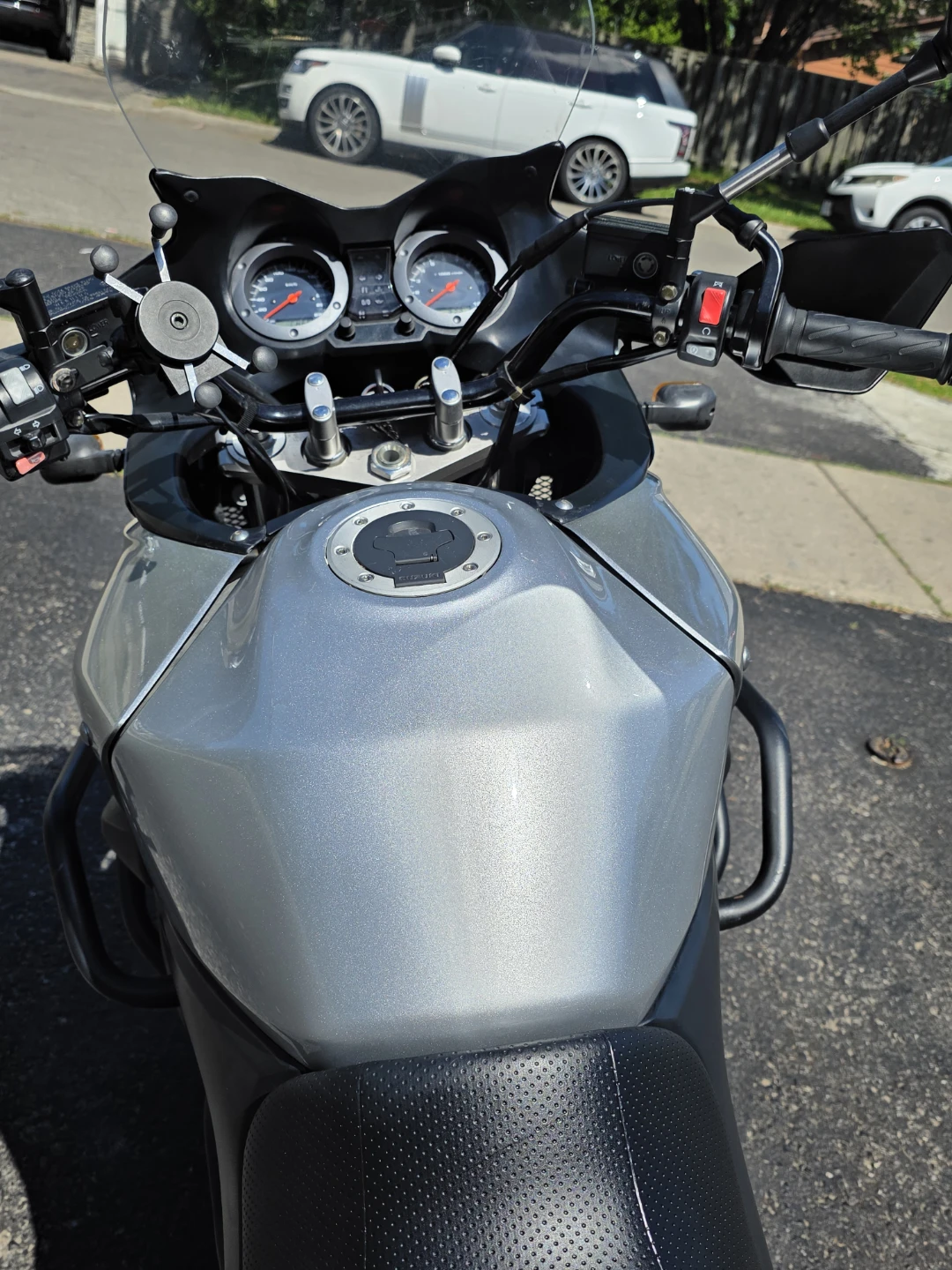 Suzuki V-Strom DL1000 Motorcycle - photo 4