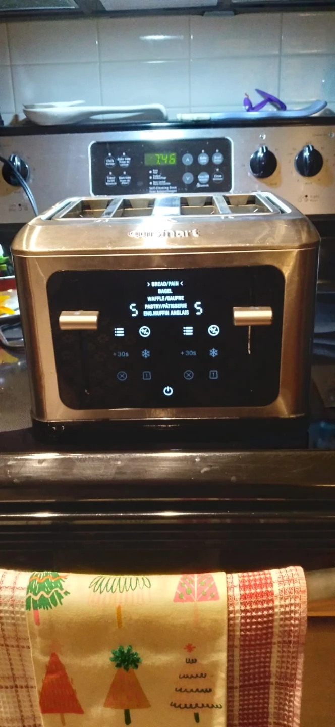 Cuisinart 4-Slice Touchscreen Toaster - photo 3