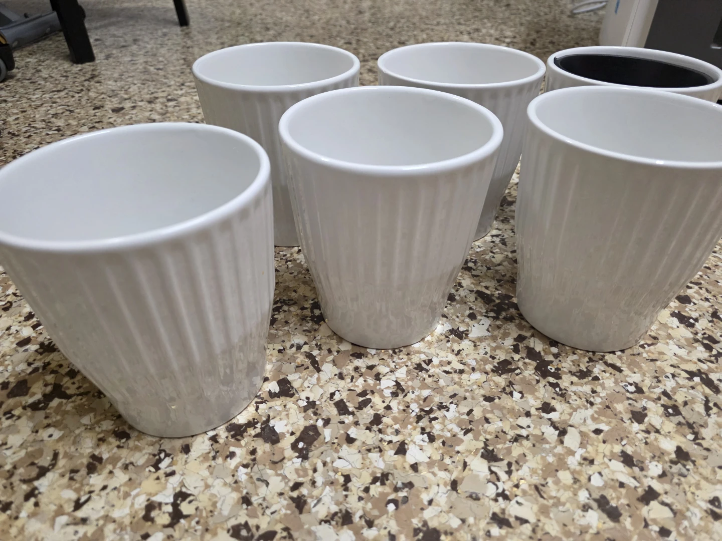Set of 6 Ceramic Plant Pots – New