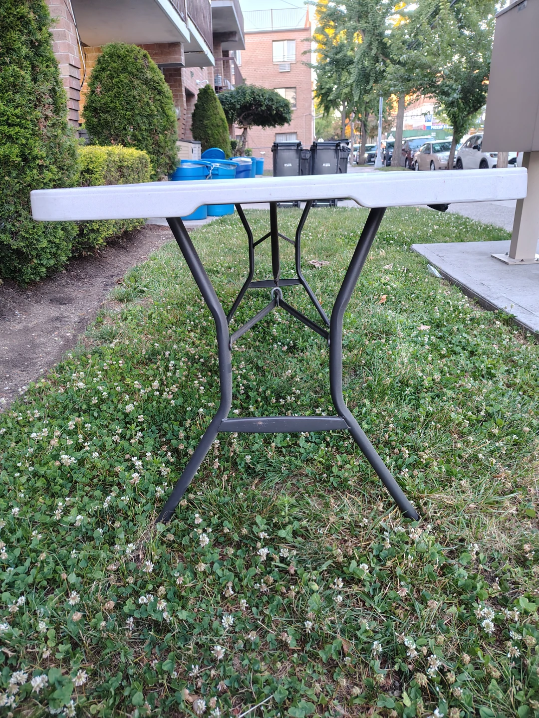 6' Folding Table-Lifetime brand - photo 3