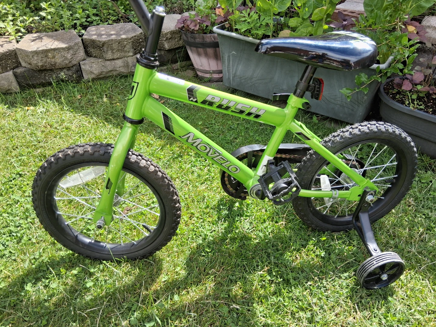 Movelo Rush Kids Bicycle 14 " like new tune up - photo 3