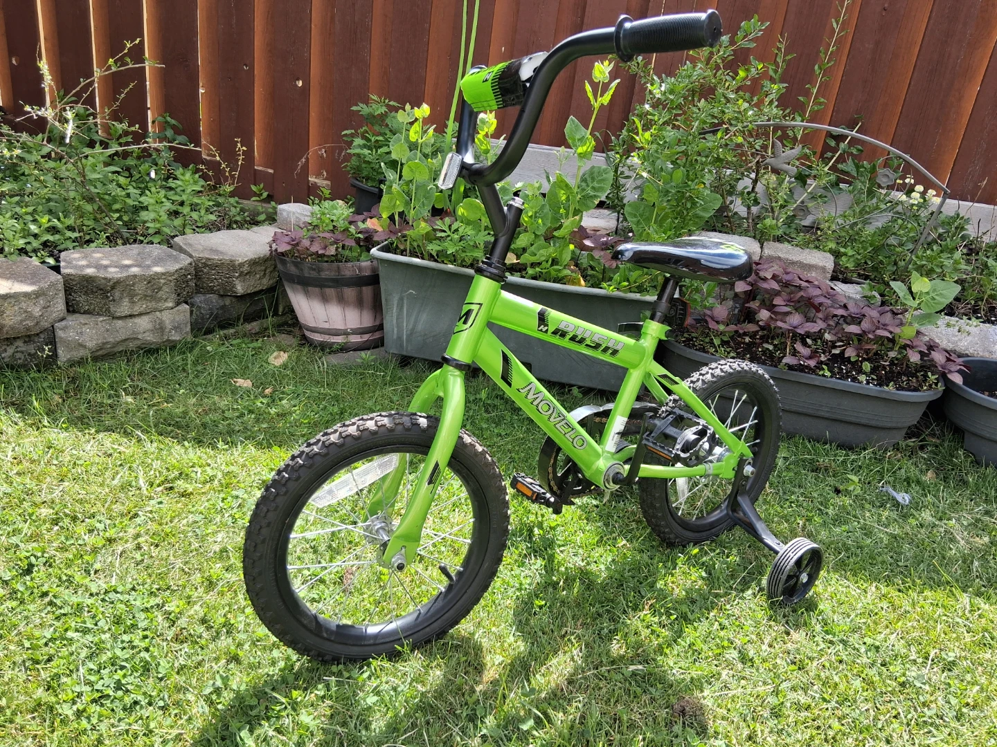 Movelo Rush Kids Bicycle 14 " like new tune up - photo 4