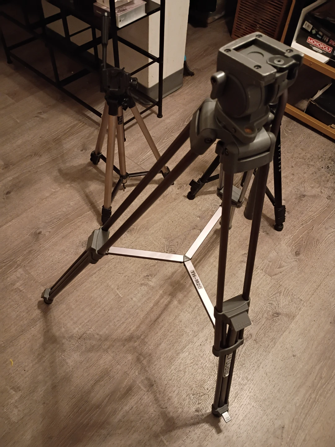 VT-2100 Tripod - photo 3