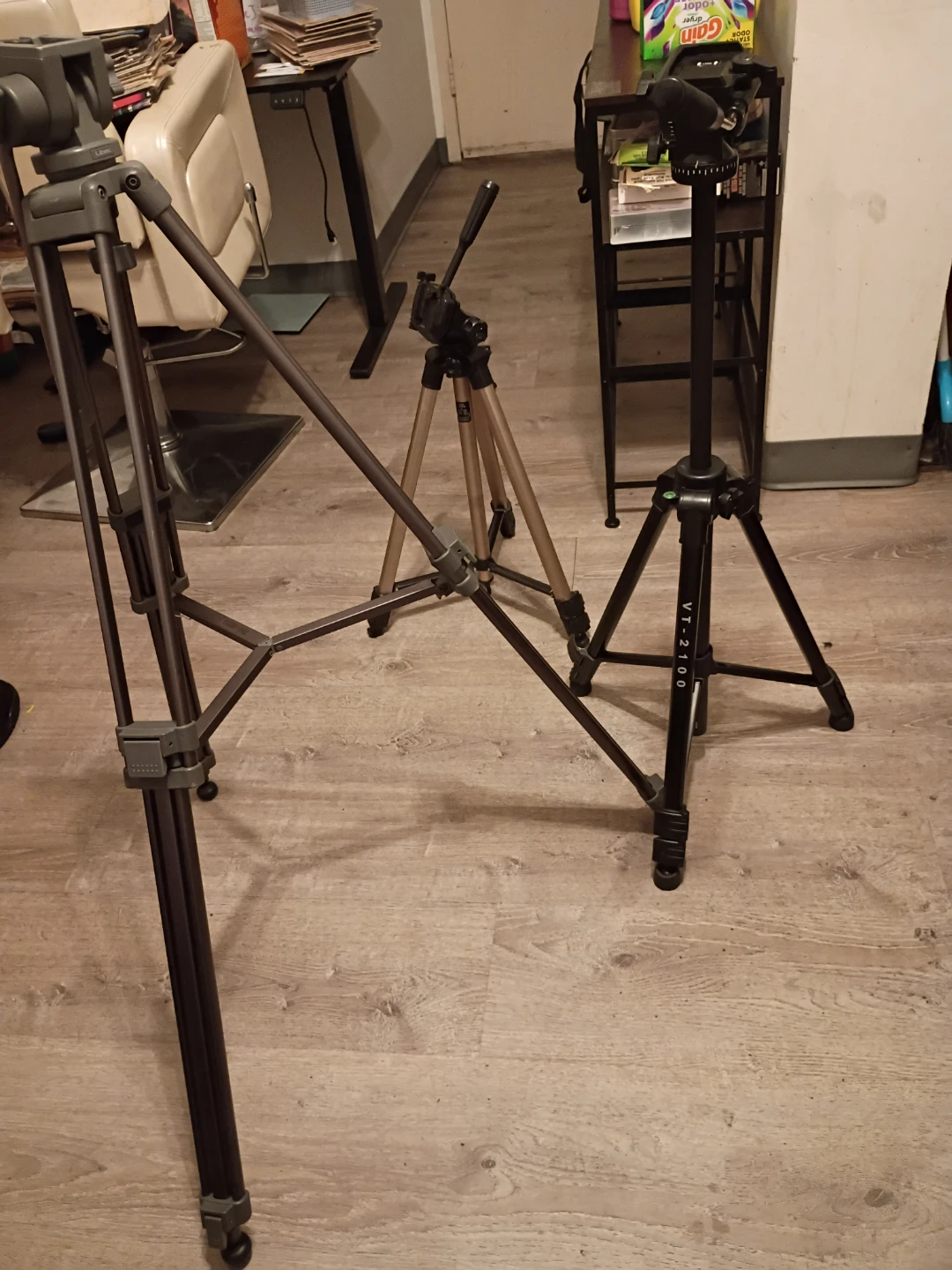 VT-2100 Tripod - photo 4