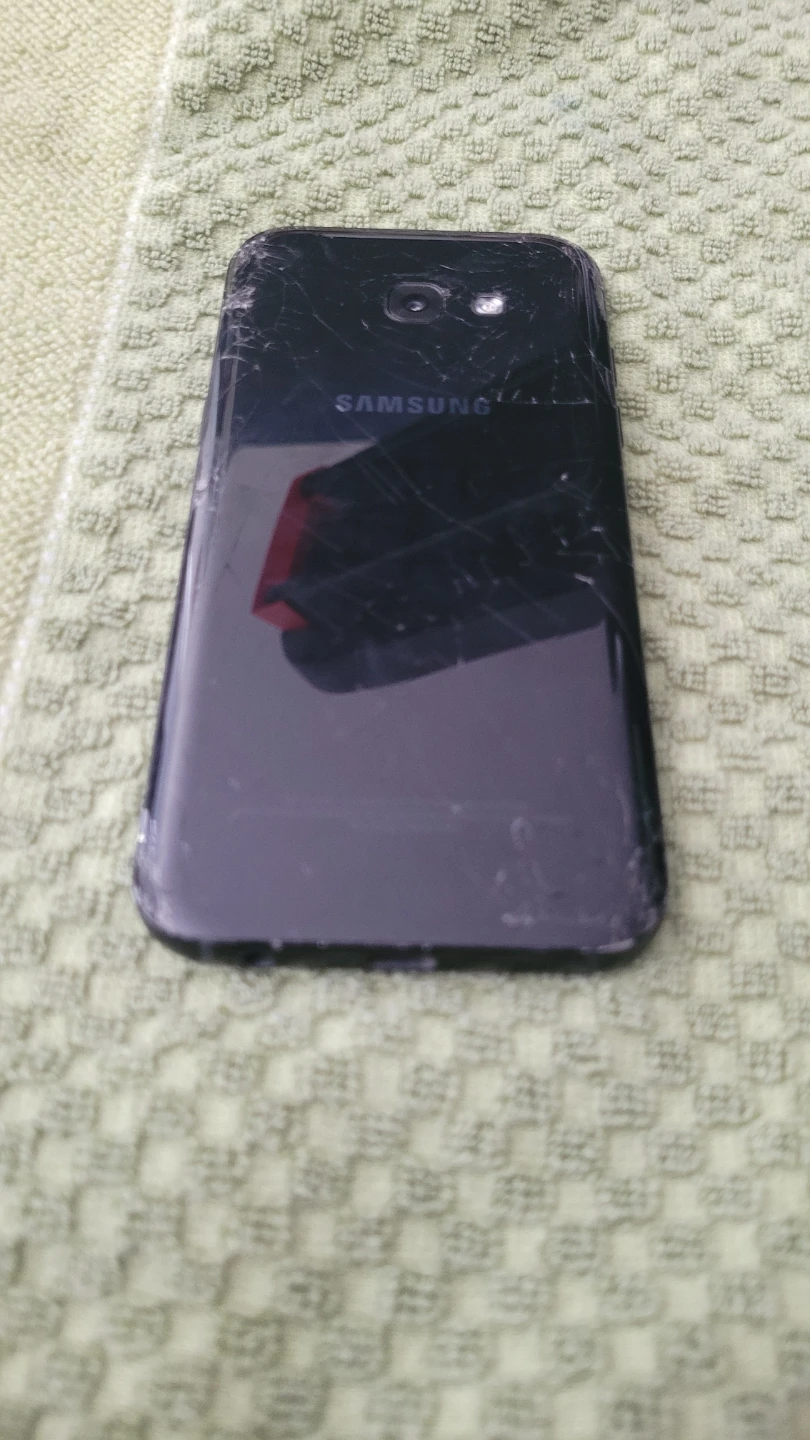 Black Samsung Smartphone - Cracked Back - photo 4